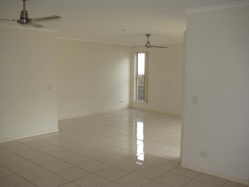 1/2 Polly’s Place, Nambour QLD 4560