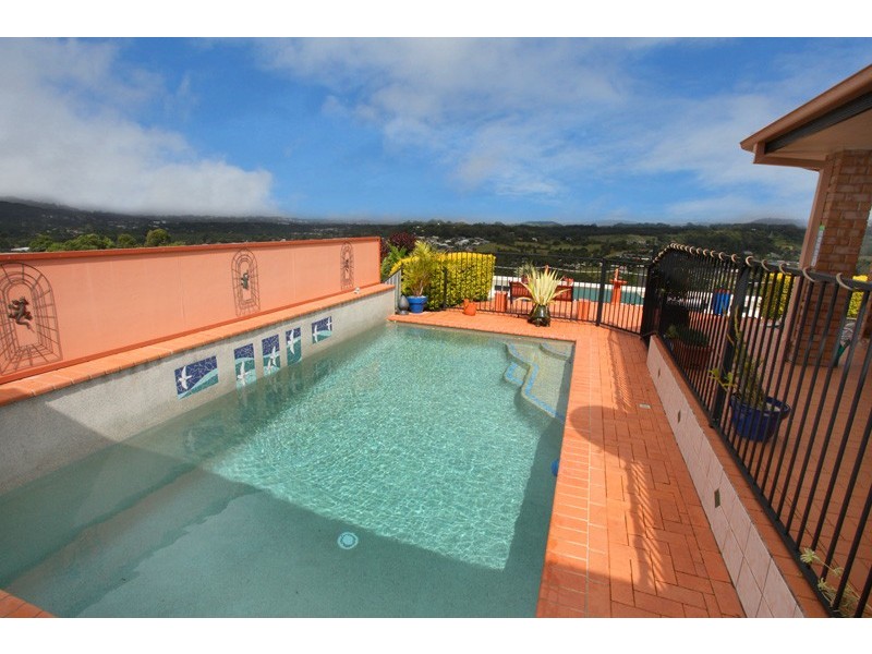 17 Albatross Avenue, Nambour QLD 4560