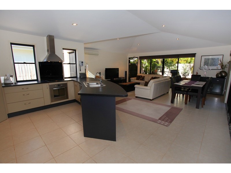 4 Undanbi Lane, Twin Waters QLD 4564