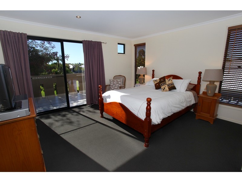 4 Undanbi Lane, Twin Waters QLD 4564