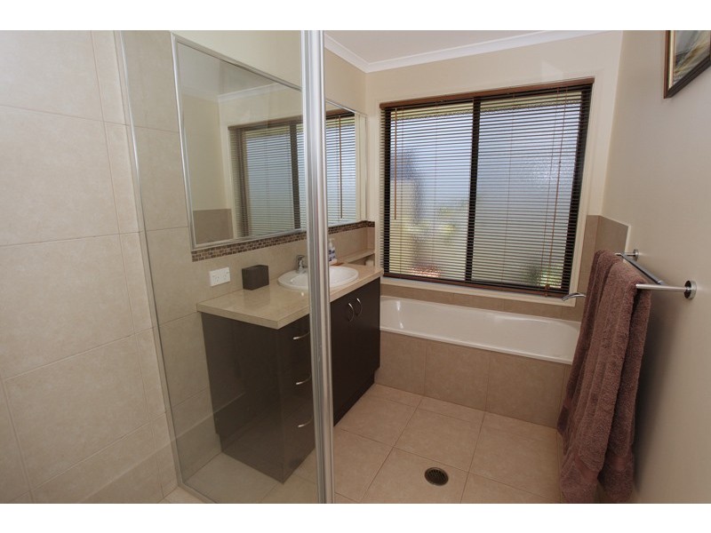 4 Undanbi Lane, Twin Waters QLD 4564
