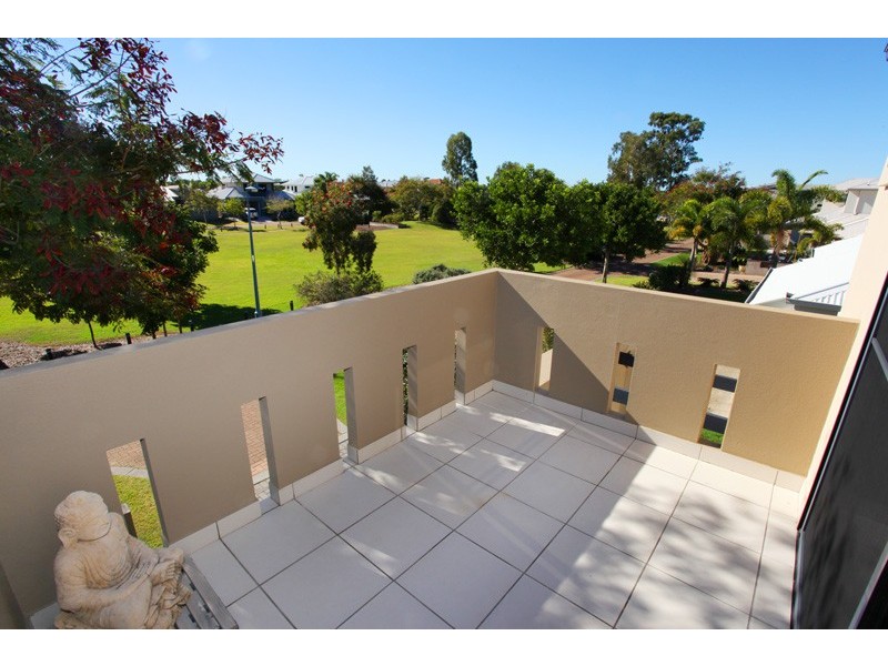 4 Undanbi Lane, Twin Waters QLD 4564