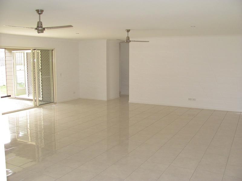 2/1 Orientation Place, Nambour QLD 4560