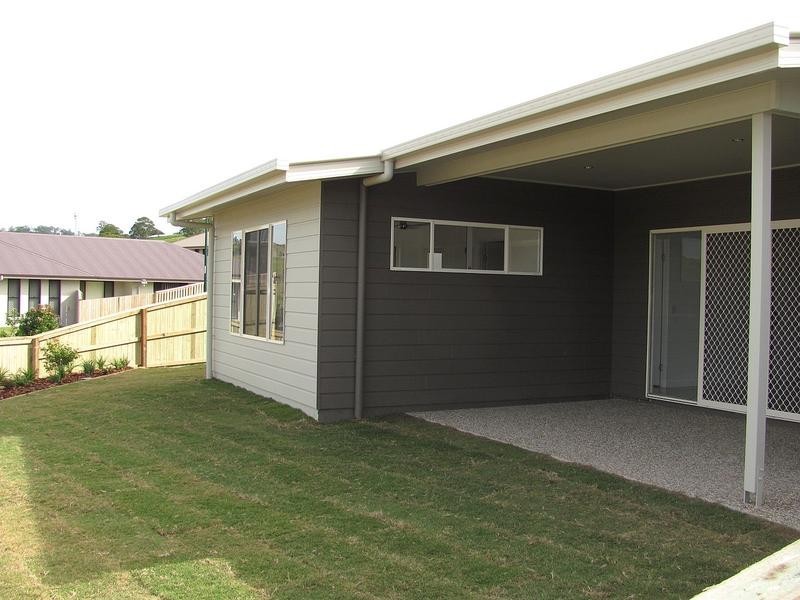 2/1 Orientation Place, Nambour QLD 4560