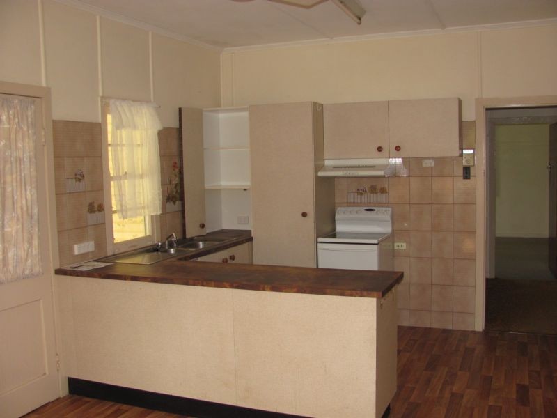 24 Waterfall Road, Nambour QLD 4560
