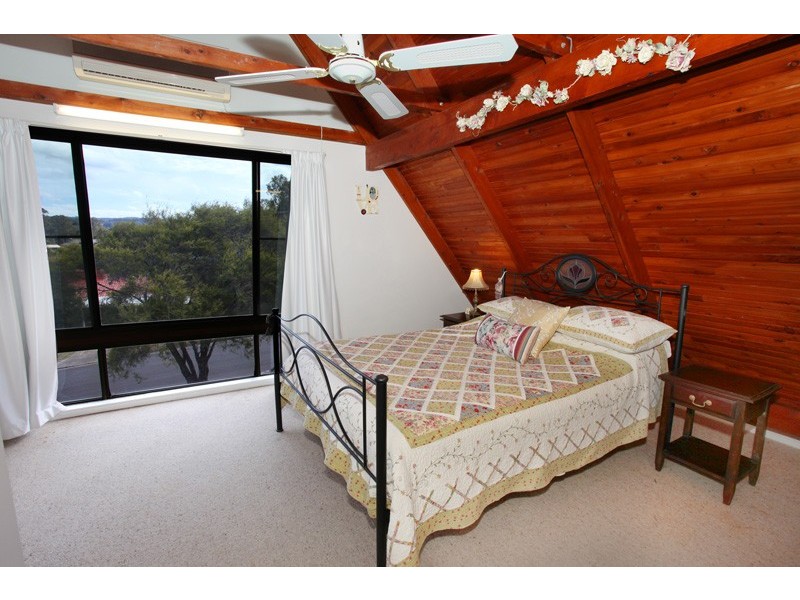 18 Stuart Place, Nambour QLD 4560