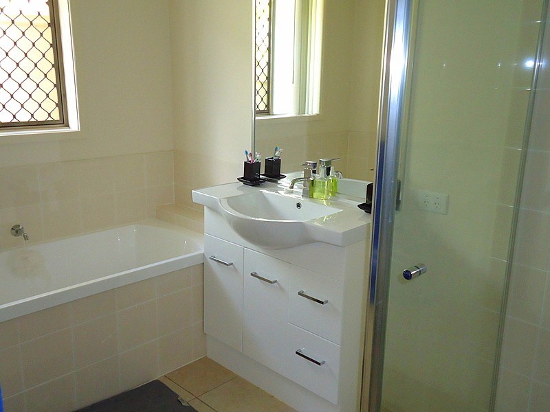 17 Vincent Drive, Nambour QLD 4560