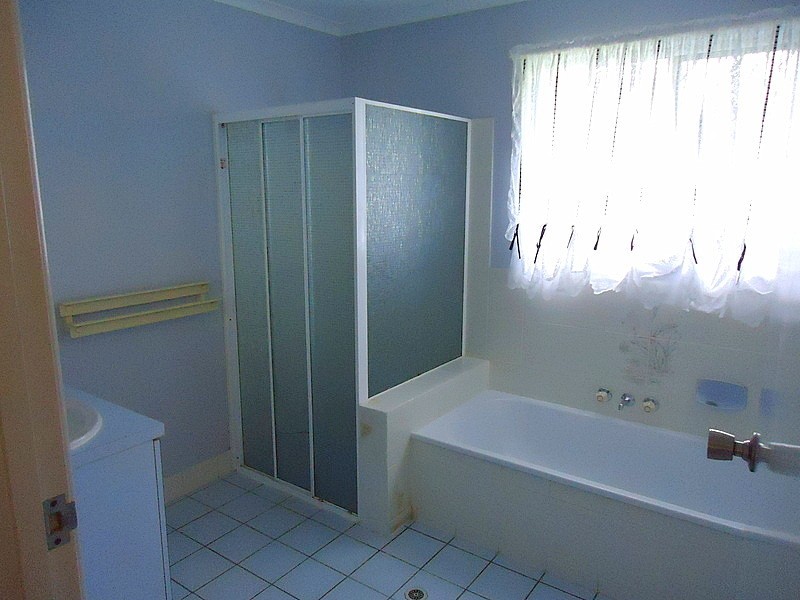 16 Lachlan Avenue, Nambour QLD 4560