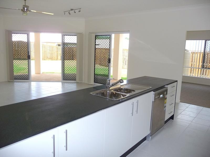 6 Presentation Boulevard, Nambour QLD 4560