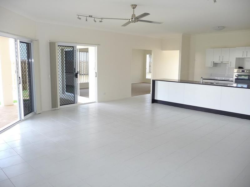 6 Presentation Boulevard, Nambour QLD 4560