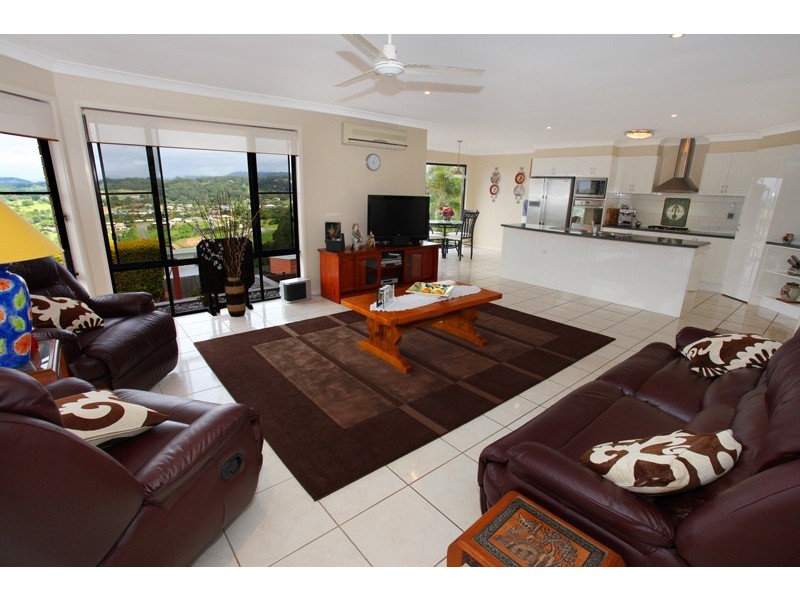 17 Albatross Avenue, Nambour QLD 4560