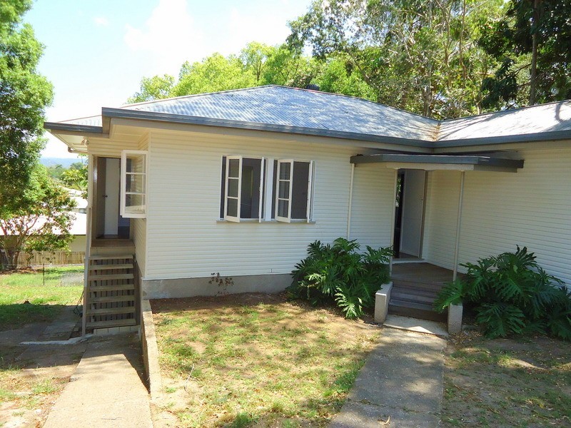 32 Oxleigh Crescent, Nambour QLD 4560