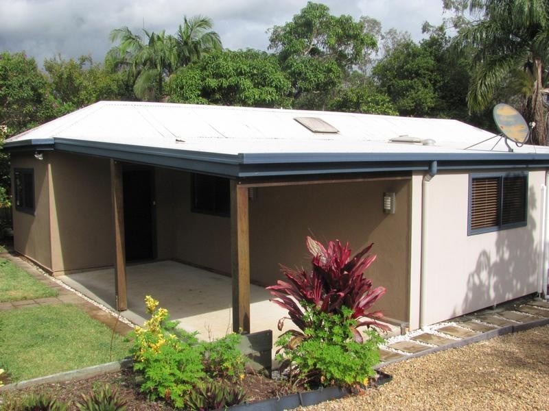 6 Laburnum Grove, Nambour QLD 4560