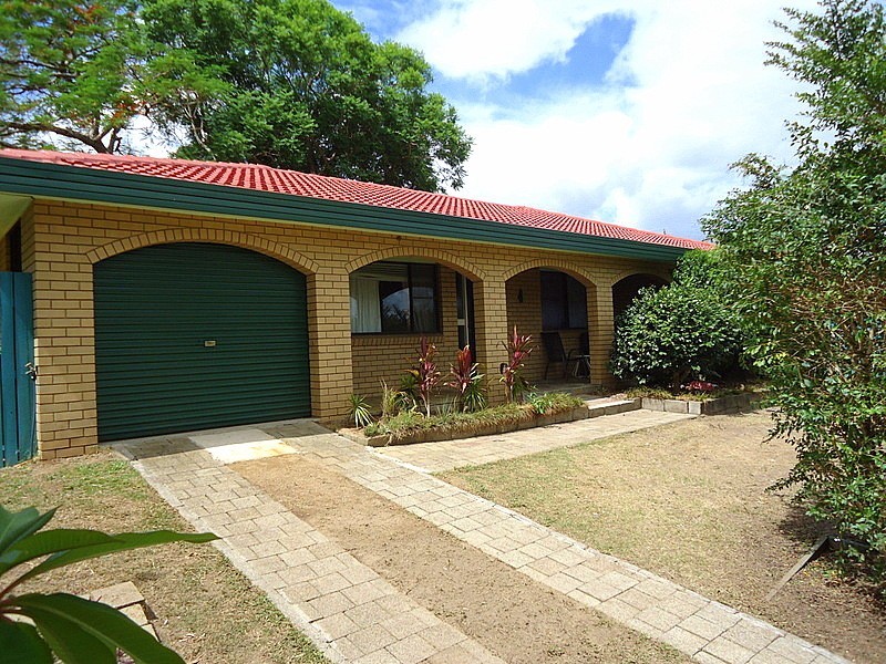 4 Cunningham Crescent, Nambour QLD 4560