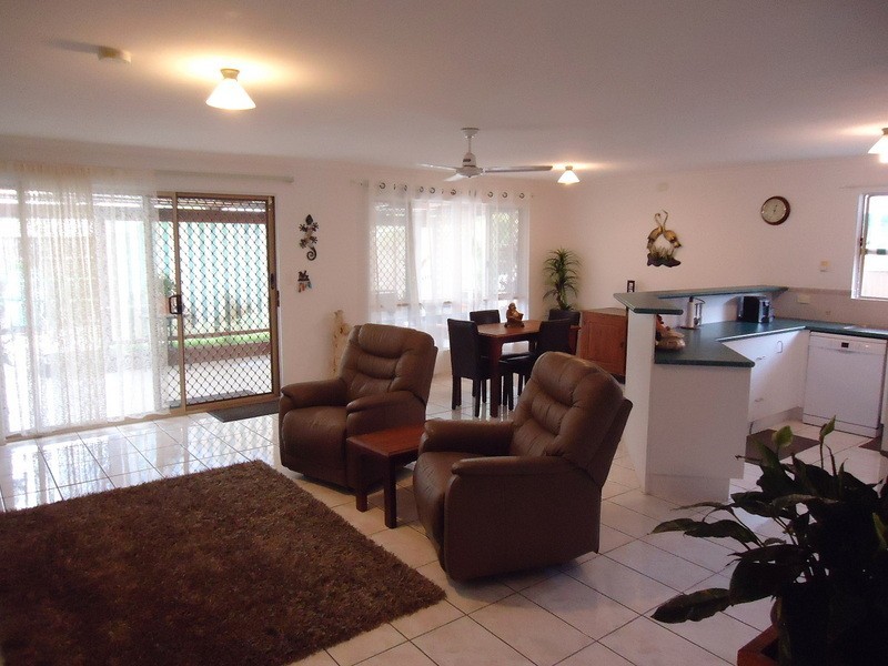 2/1 Parkvista Court, Burnside QLD 4560
