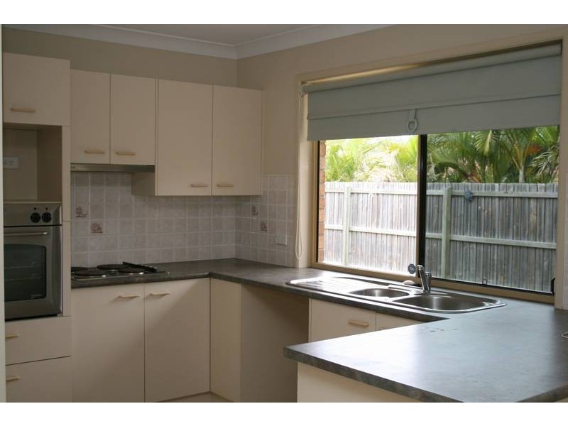 7 Robert South Drive, Crestmead QLD 4132