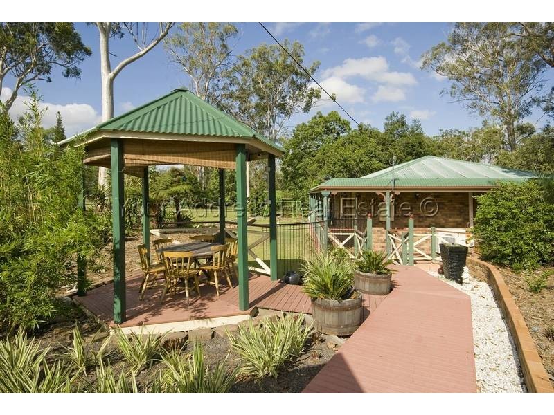 6 Mackunda Court, Park Ridge South QLD 4125