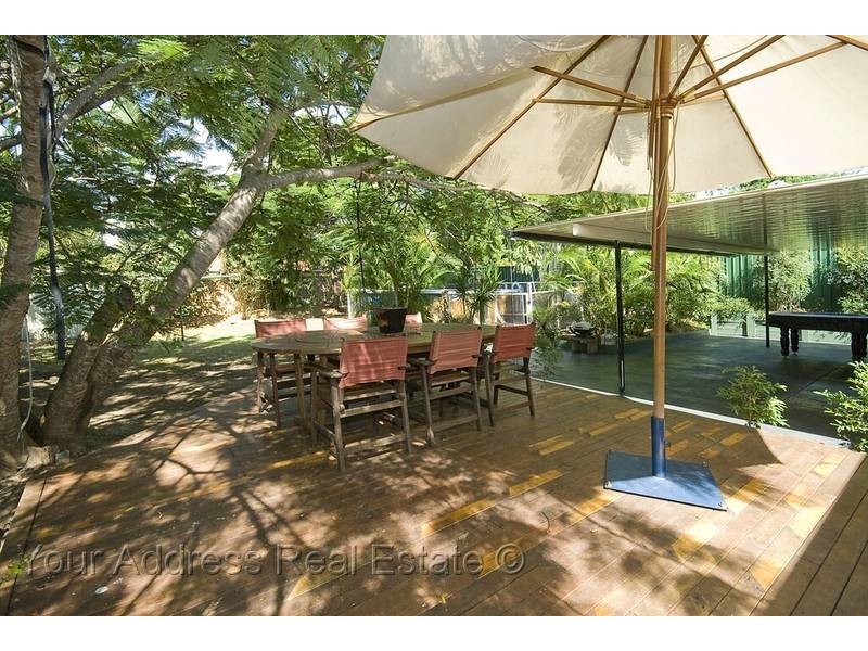 8 Danvers Court, Hillcrest QLD 4118