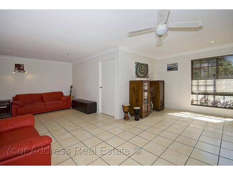 8 Danvers Court, Hillcrest QLD 4118