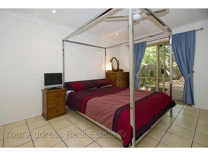 8 Danvers Court, Hillcrest QLD 4118