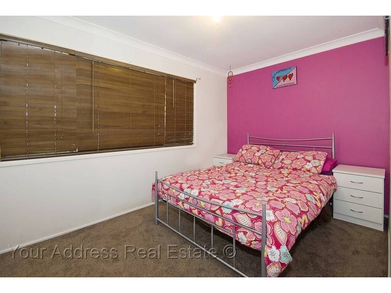 8 Danvers Court, Hillcrest QLD 4118