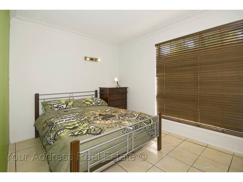 8 Danvers Court, Hillcrest QLD 4118