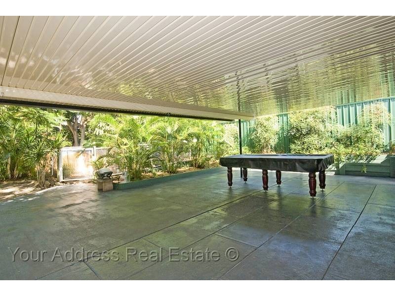 8 Danvers Court, Hillcrest QLD 4118