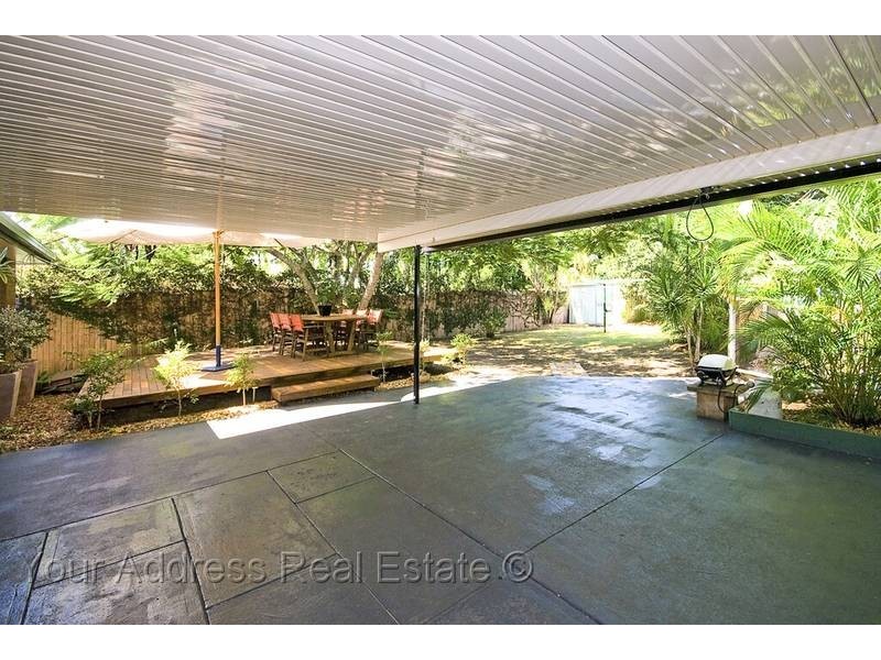 8 Danvers Court, Hillcrest QLD 4118