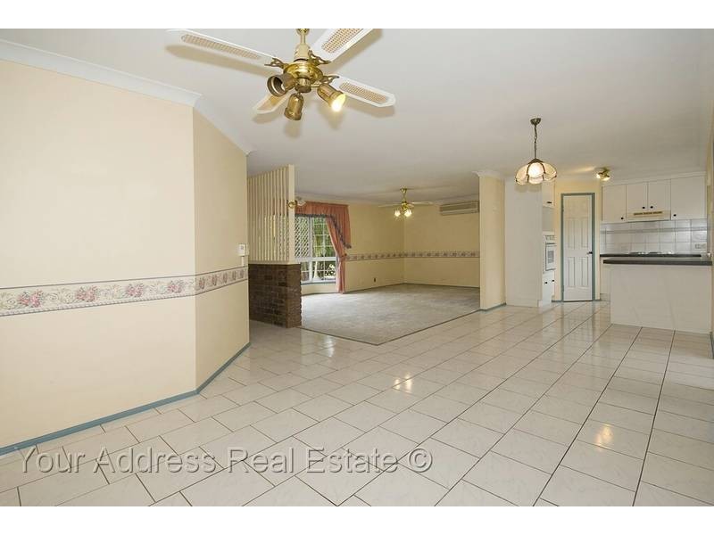 7 Calluna Court, Regents Park QLD 4118