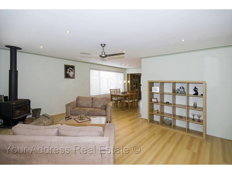 16 Carlos Street, Hillcrest QLD 4118
