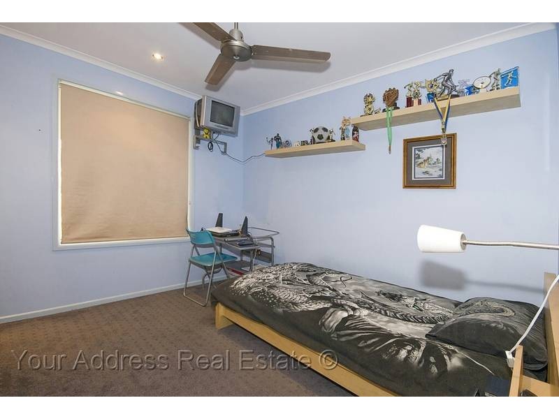 16 Carlos Street, Hillcrest QLD 4118