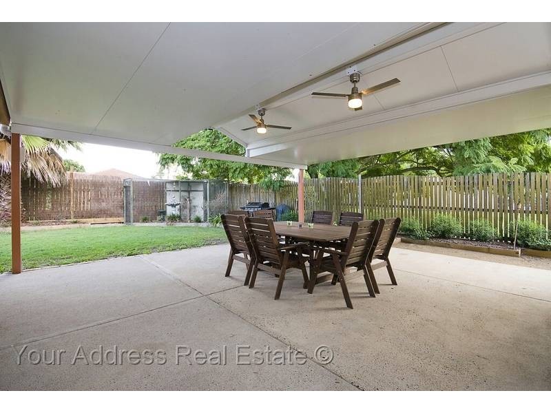 16 Carlos Street, Hillcrest QLD 4118