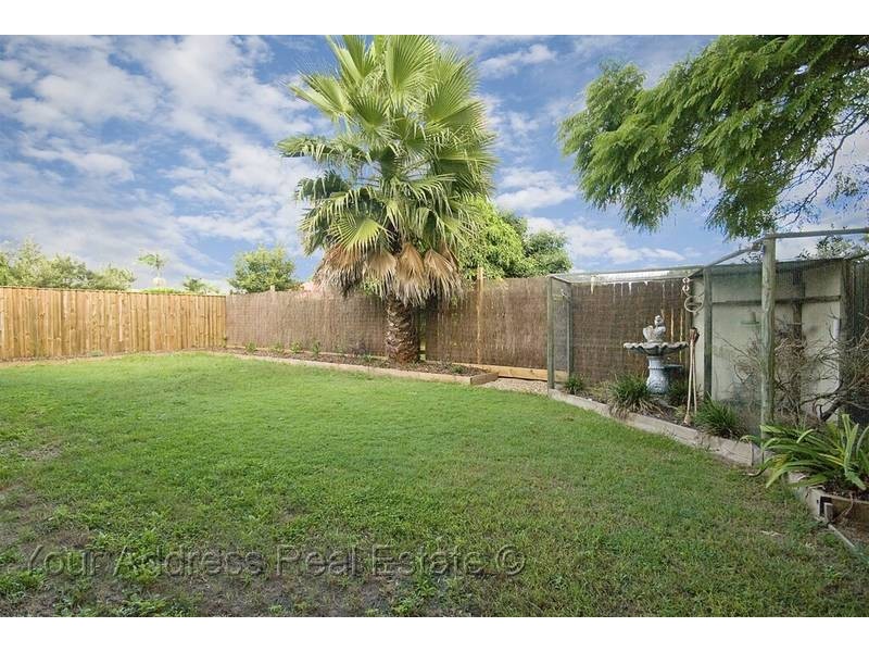 16 Carlos Street, Hillcrest QLD 4118