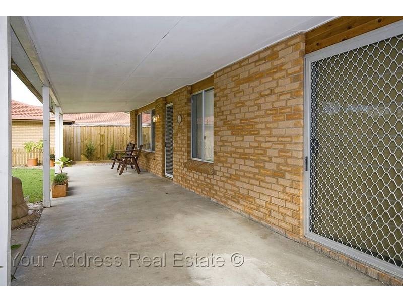 16 Carlos Street, Hillcrest QLD 4118