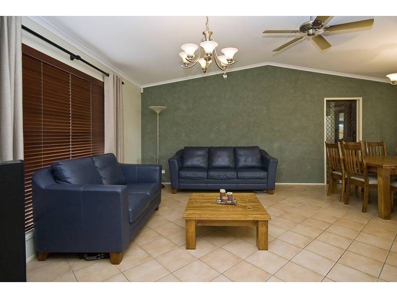 11 Lollard Street, Hillcrest QLD 4118