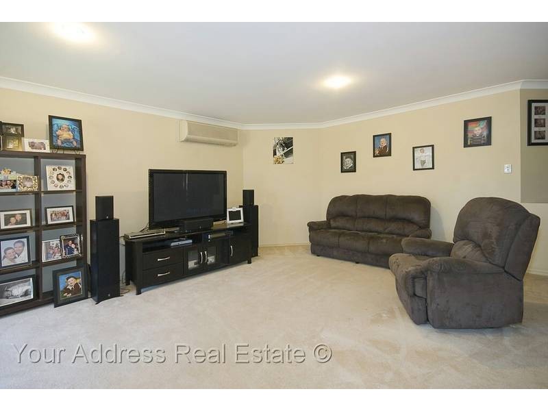 9 Newland Cres, Parkinson QLD 4115