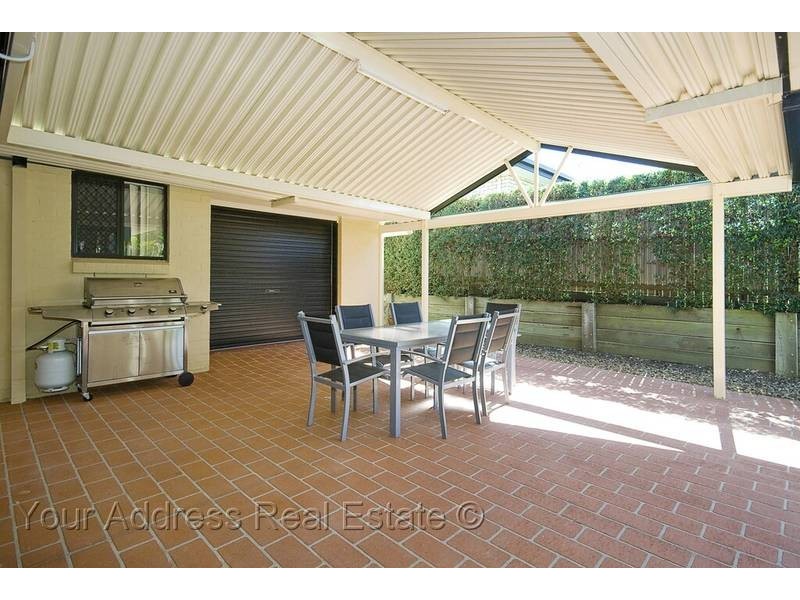 9 Newland Cres, Parkinson QLD 4115