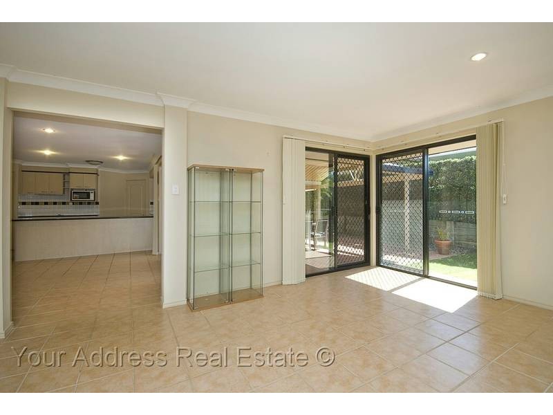 9 Newland Cres, Parkinson QLD 4115