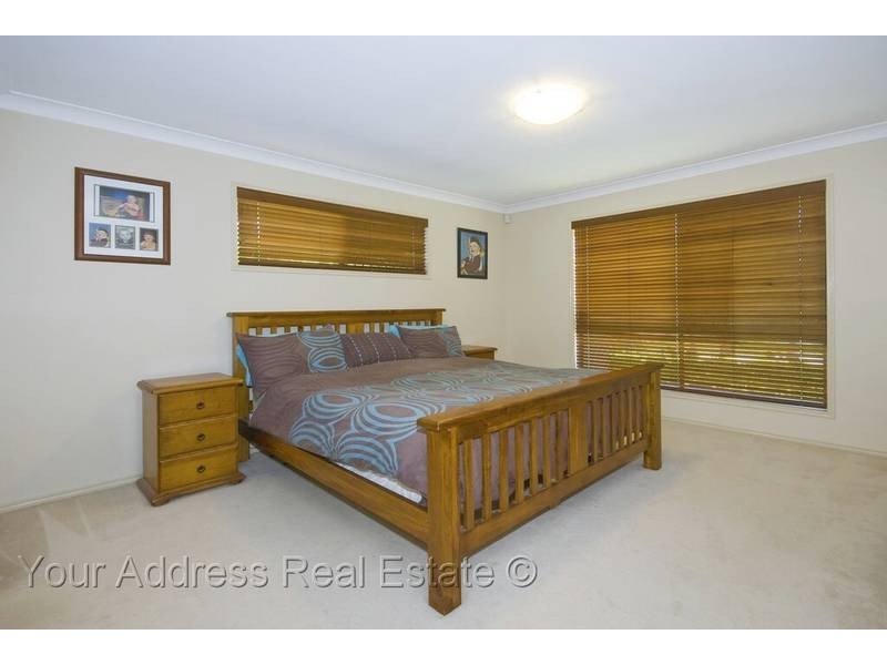 9 Newland Cres, Parkinson QLD 4115