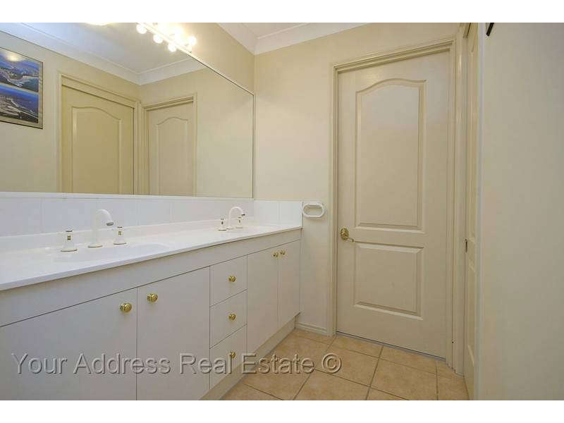 9 Newland Cres, Parkinson QLD 4115