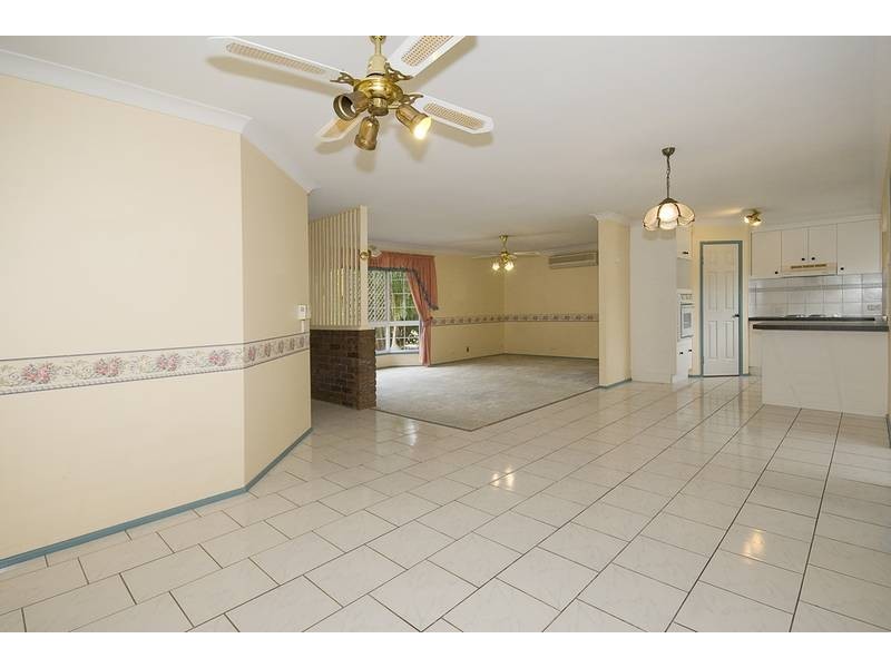 7 Calluna Court, Regents Park QLD 4118