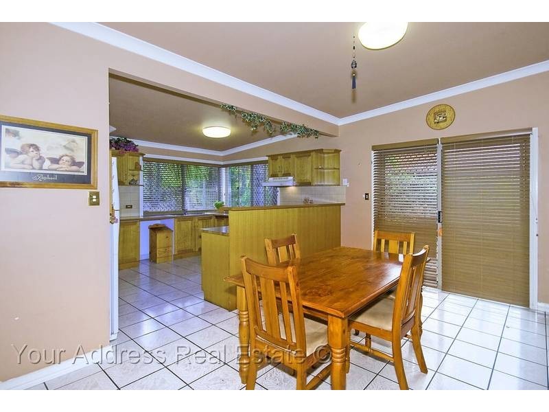 64 Parkroyal Crescent, Regents Park QLD 4118