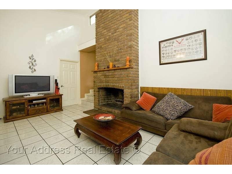 64 Parkroyal Crescent, Regents Park QLD 4118
