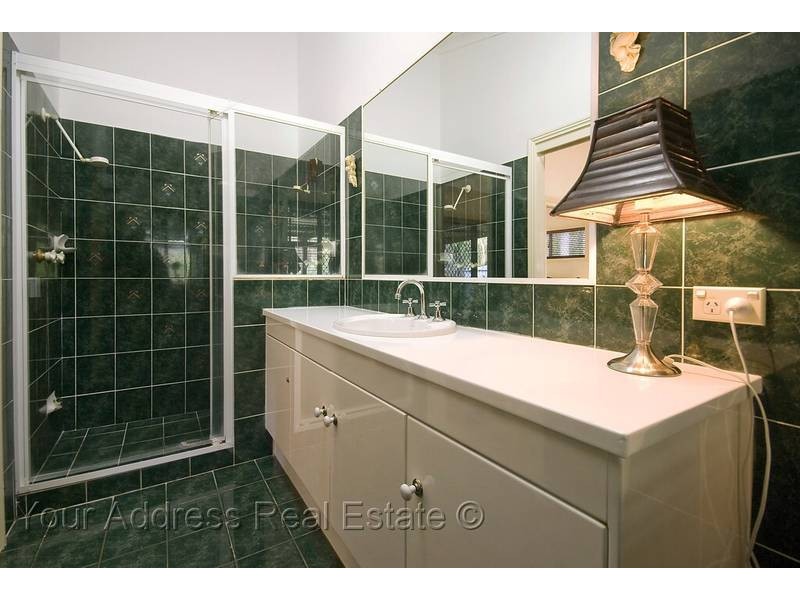 64 Parkroyal Crescent, Regents Park QLD 4118