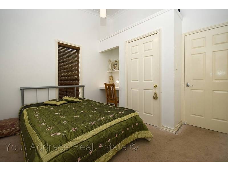 64 Parkroyal Crescent, Regents Park QLD 4118