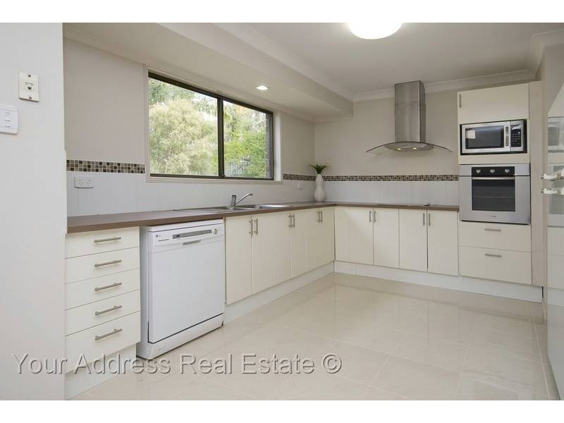 27 Bennett Drive, Regents Park QLD 4118