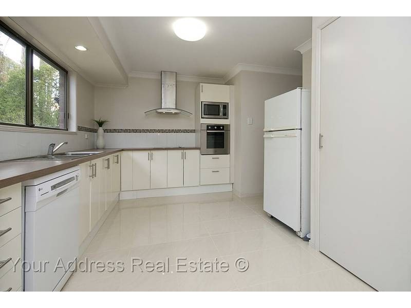 27 Bennett Drive, Regents Park QLD 4118