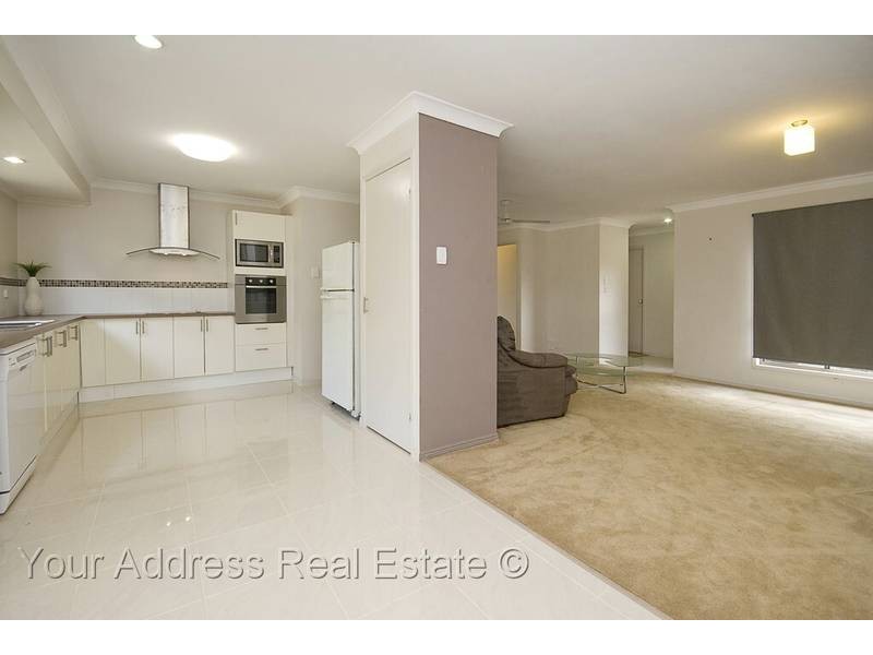 27 Bennett Drive, Regents Park QLD 4118