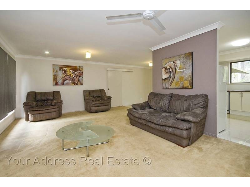 27 Bennett Drive, Regents Park QLD 4118