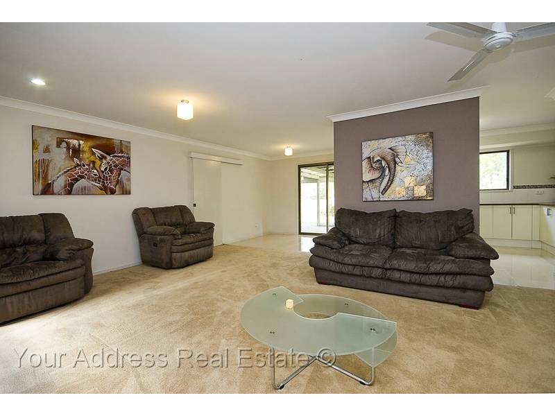 27 Bennett Drive, Regents Park QLD 4118